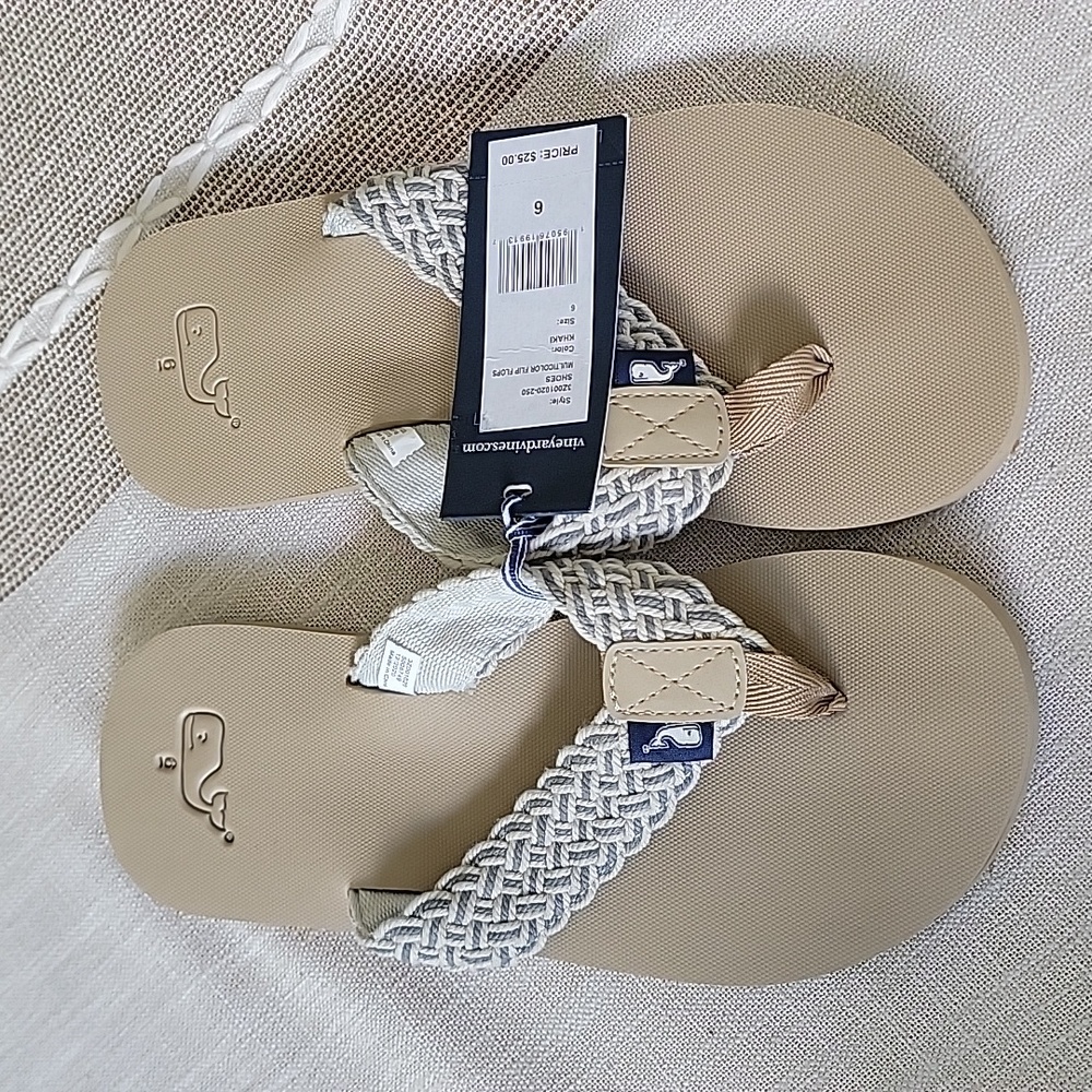 NWT  Vineyard flip flops size 6